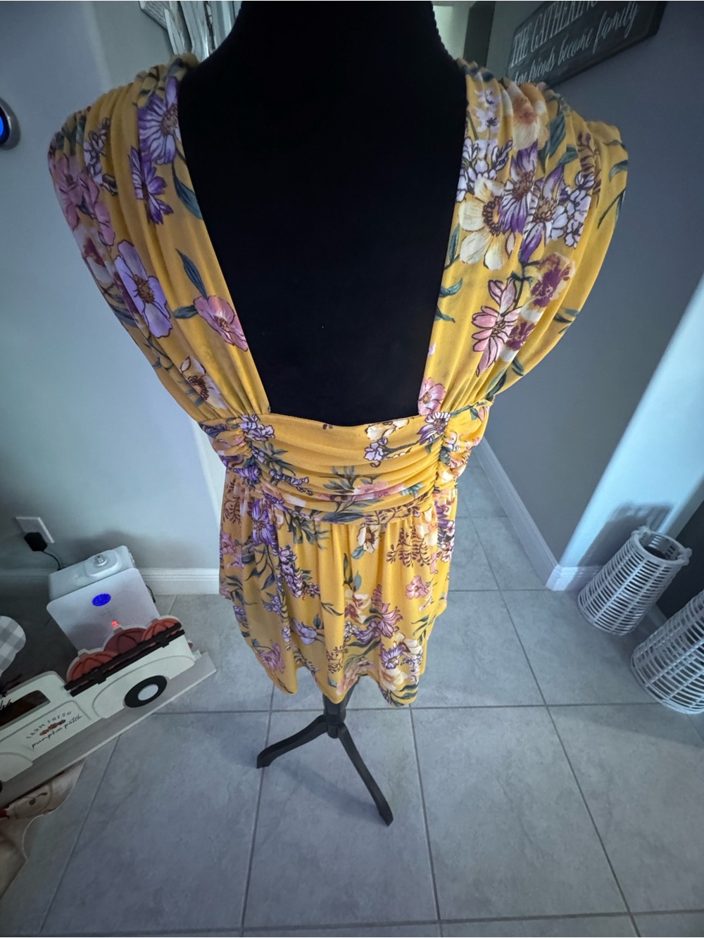 torrid Yellow Floral Ruched top - Picture 3 of 5
